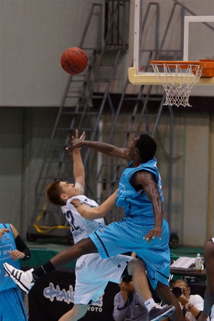 スポーツ観戦におすすめ✨SONY α57 ✨ダブルレンズ✨スマホ転送