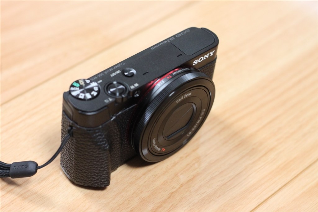 グリップと張り革、ケースと三脚で楽しいRXライフ!』 SONY グリップと張り革、ケースと三脚で楽しいRXライフ!』 SONY