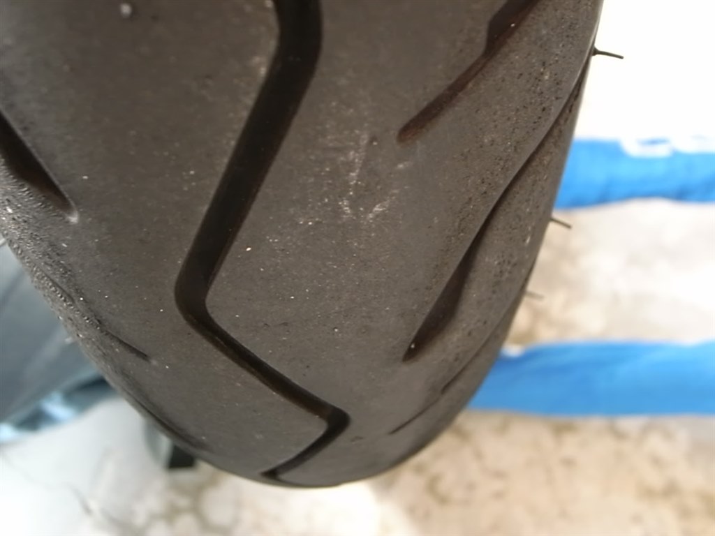 部屋でずっと保管していたので状態は良いと思います。まだ十分使えますがタイヤのチューブは交換、ある程度の整備はしたほうが良いと思います。 部屋でずっと保管していたので状態は良いと思います。まだ十分使えます