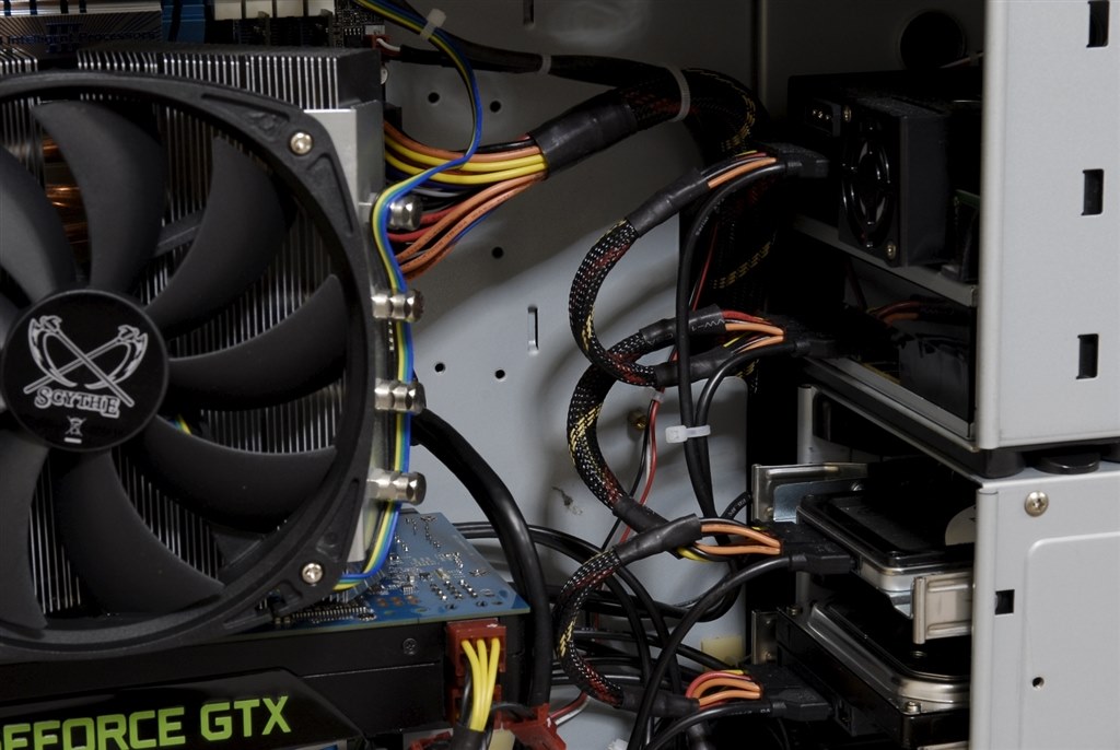 裏配線タイプのPCケースを使用の方は注意してください。』 Corsair