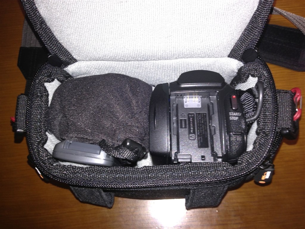 ショルダーストラップを探しています』 SONY HDR-PJ630V の