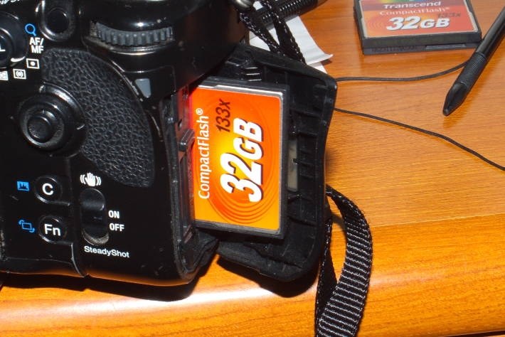 メモリースティックとCF、どちらがメインですか？』 SONY α900 DSLR