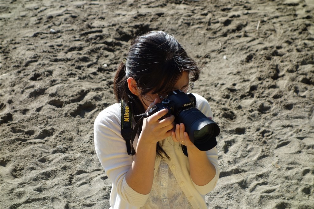 Nikon D3200 200mm ダブルズームキッ トレッド【美品】 +α ニコン D3200 200mm ダブルズームキット [ブラック] 価格比較