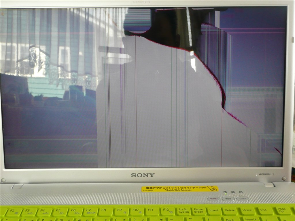液晶が割れちゃった』 SONY VAIO Eシリーズ VPCEB17FJ/W の