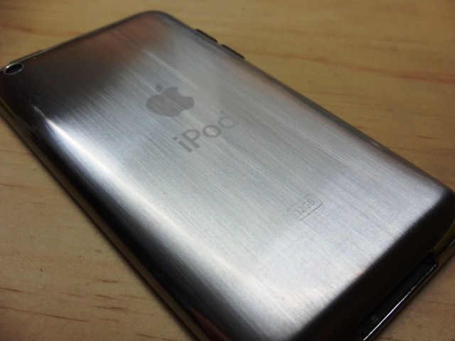 背面をヘアライン加工してみた』 Apple iPod touch 第4世代