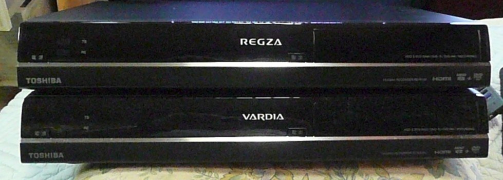 VARDIA RD-E305KとRD-R100の比較』 東芝 REGZAハイビジョンレコーダー