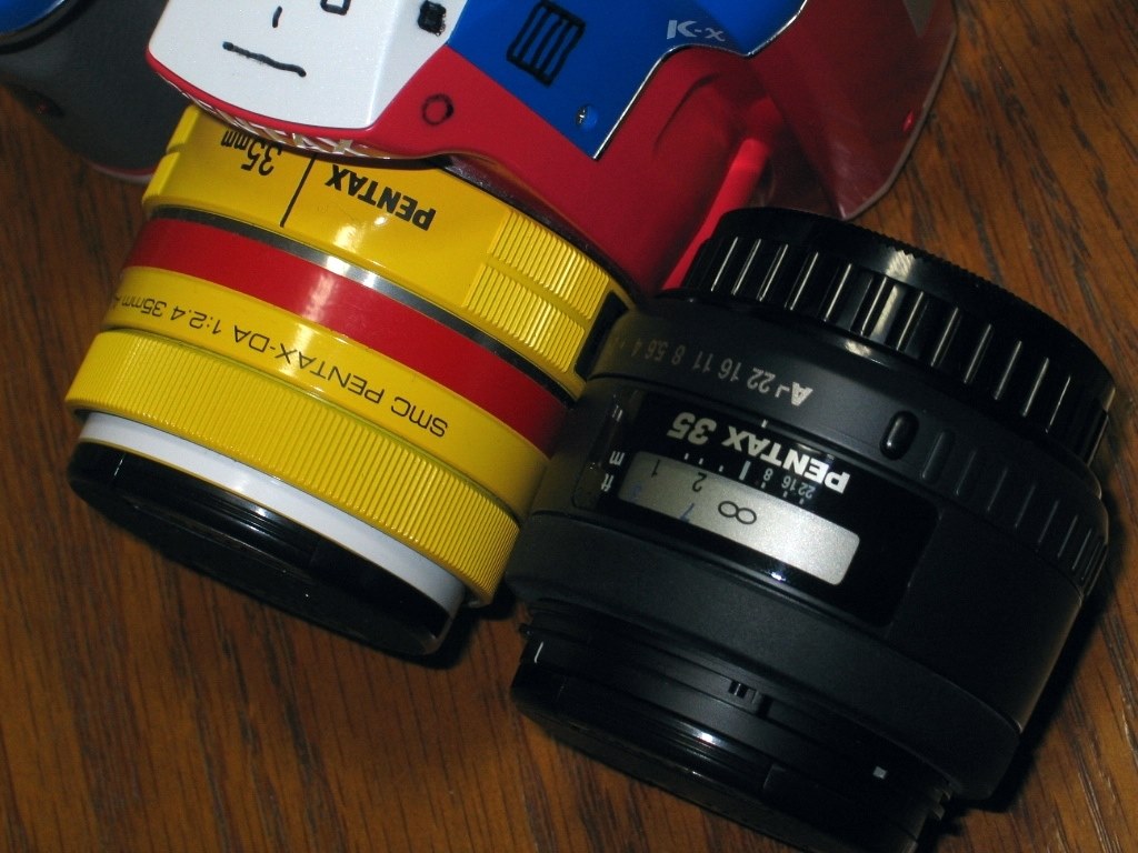 レッド　smc PENTAX-DA 35mmF2.4AL　単焦点レンズ Amazon | ペンタックス smc PENTAX-DA 35mmF2.4AL 自然な遠近感