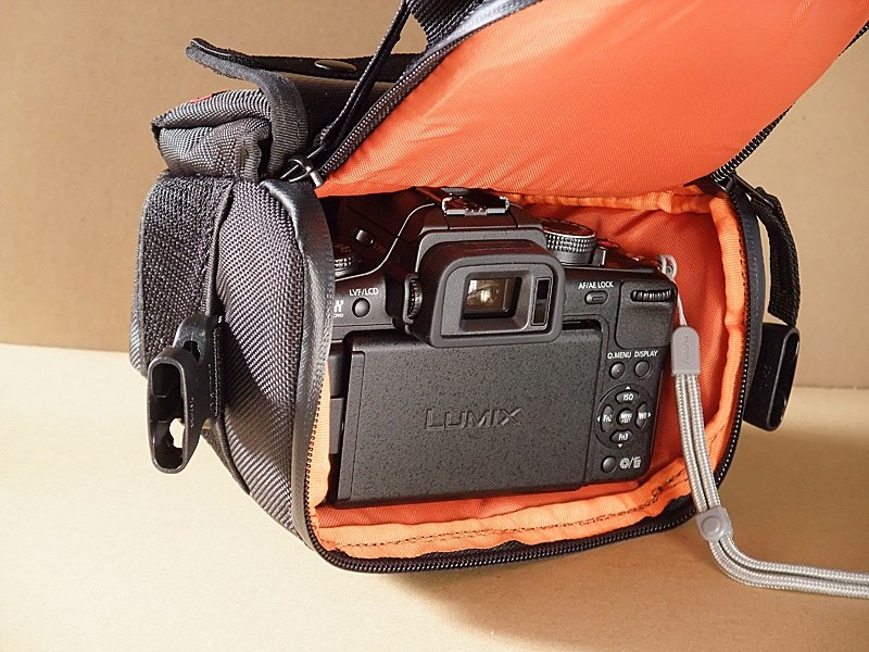 GH2 + 14-140mmにピッタリ(過ぎ?)なカメラバッグ』 パナソニック LUMIX