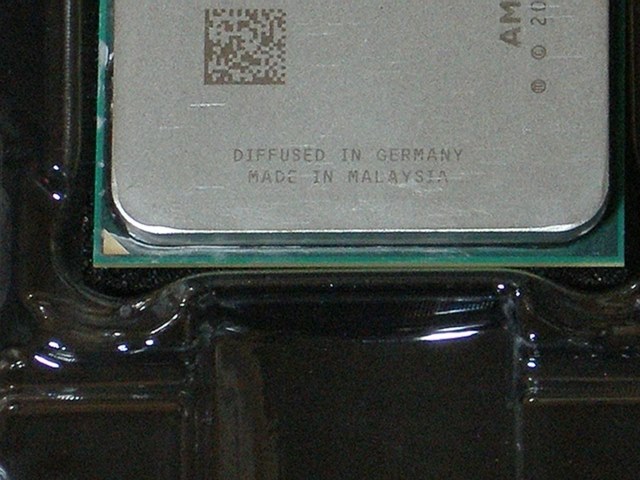 cpuを，外したらcpuとcpuクーラー設置面に傷がついてる、』 AMD Athlon