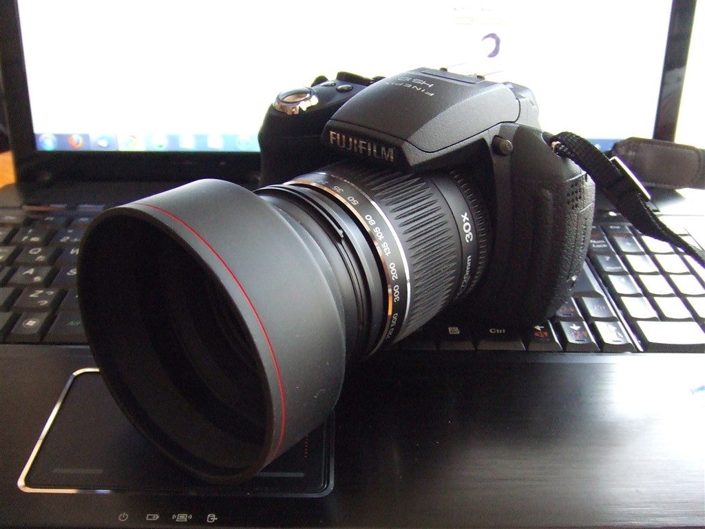 専用　Fujifilm FinePix HS10 届いたその日からすぐ撮れます。 Fuji Finepix HS10 Digital Camera Review - YouTube