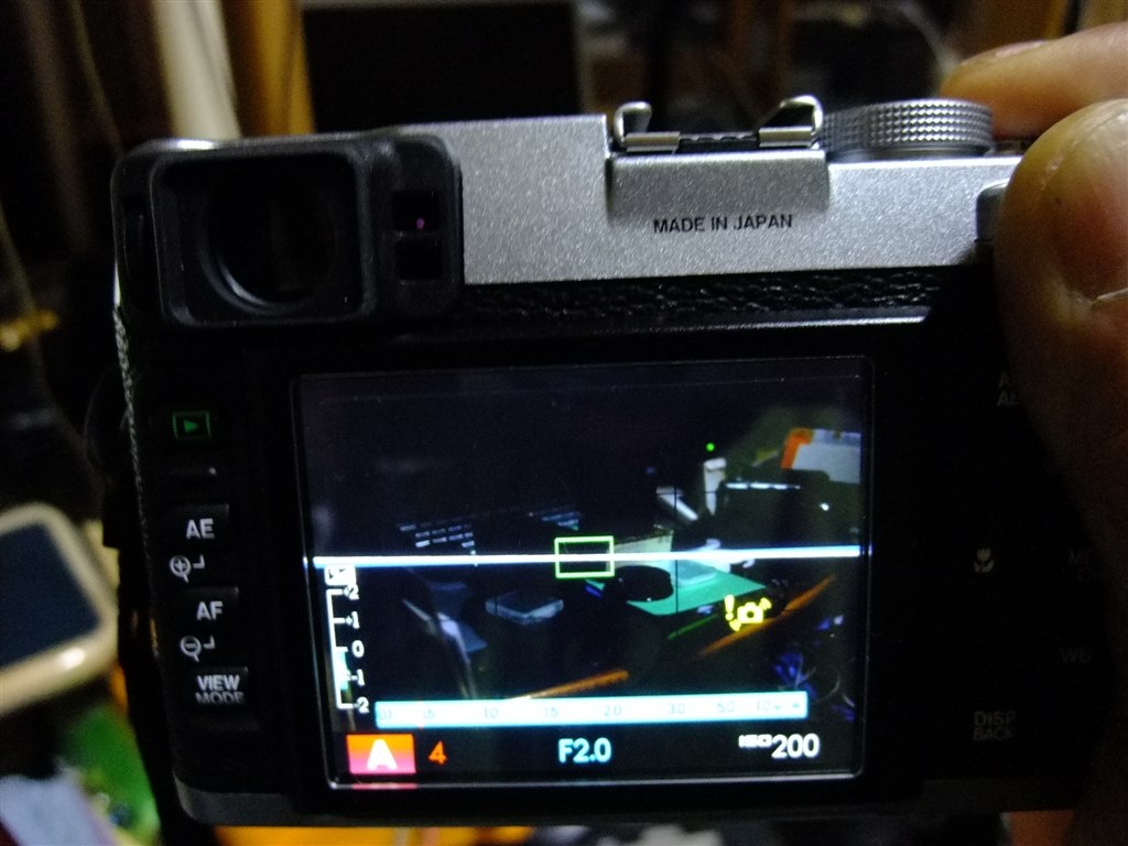 半押し時、画面が暗くなる』 富士フイルム FinePix X100 の