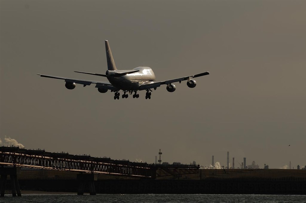 カメラ デジタルカメラ 旅客機の撮影』 ニコン D3100 レンズキット のクチコミ掲示板 - 価格.com