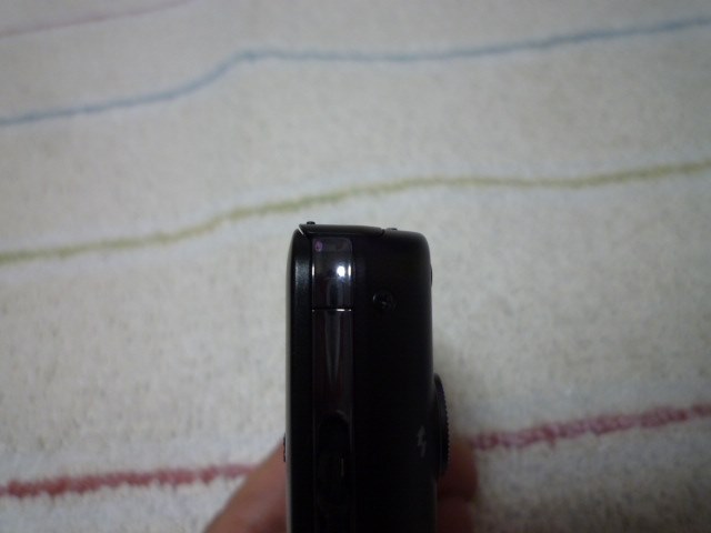 バッテリーカバーのすき間』 SONY サイバーショット DSC-WX7 の