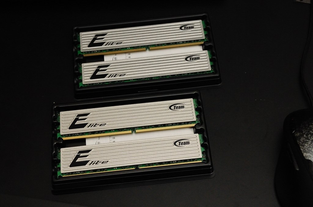 今更ですが、DDR2メモリ換装（8GB→16GB）を検討中です。』 Team TEDD8192M800HC6DC [DDR2 PC2-6400 4GB  2枚組] のクチコミ掲示板 - 価格.com