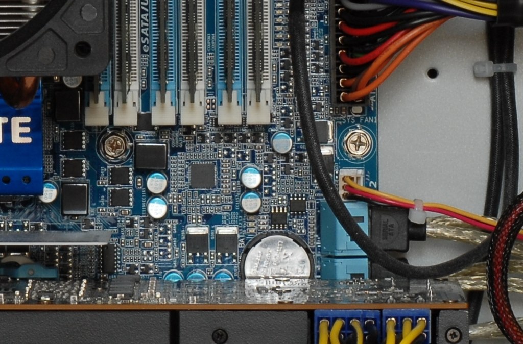 マザーボードの取り付け』 ASRock Z68 Extreme4 のクチコミ