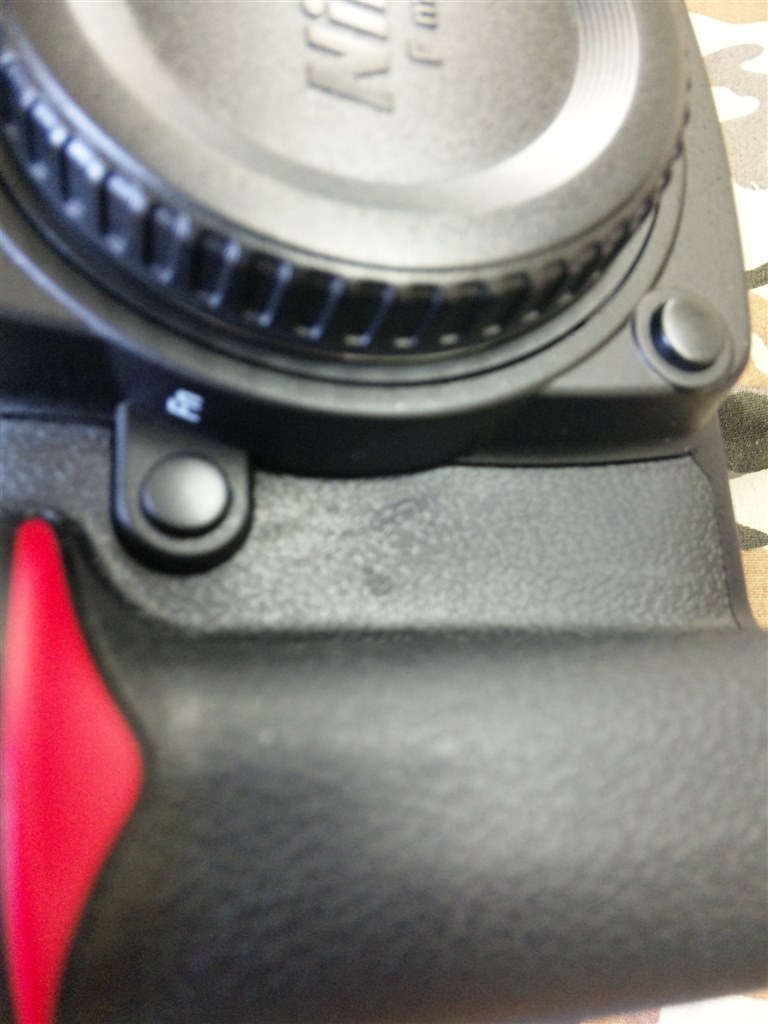 新品のグリップに傷が・・・』 ニコン D7000 ボディ のクチコミ掲示板