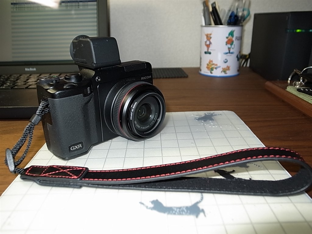 ハンドストラップを探しています』 リコー GXR レンズキット GXR