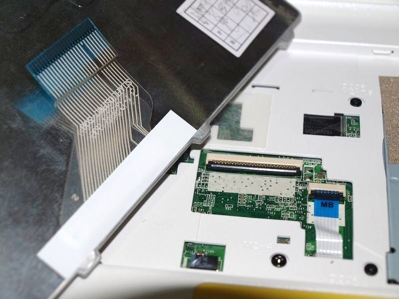 キーボードケーブルの接続方法を教えてください Acer Aspire One Happy2 のクチコミ掲示板 価格 Com